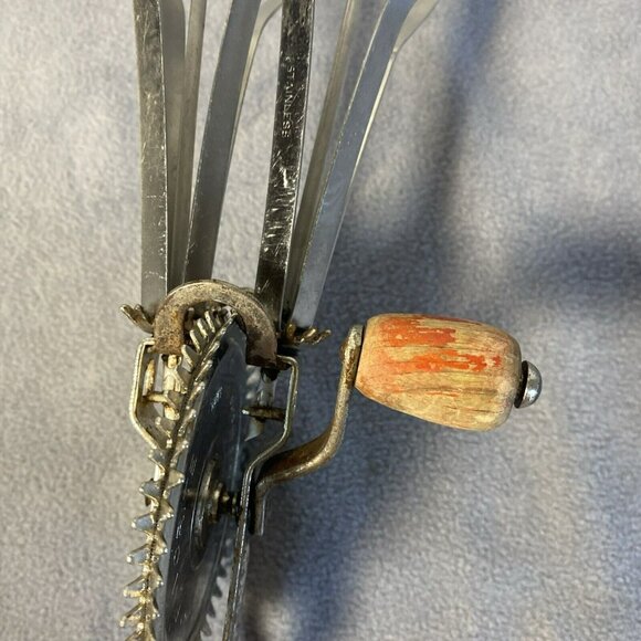 Vintage # 100 Favorite Mille Lacs Lake Spinner Manual Egg Beater Mixer Stainless - Picture 4 of 7
